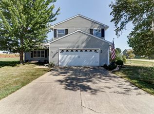 23 N Prairieview Ave, Tuscola, IL 61953