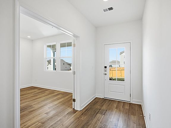 5th image of 824 Averitt Ln