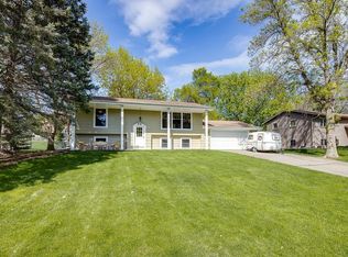 6588 Bluebird Dr N, Maple Grove, MN 55369