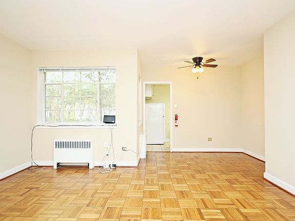 5th image of 32 University Cir Unit 102
