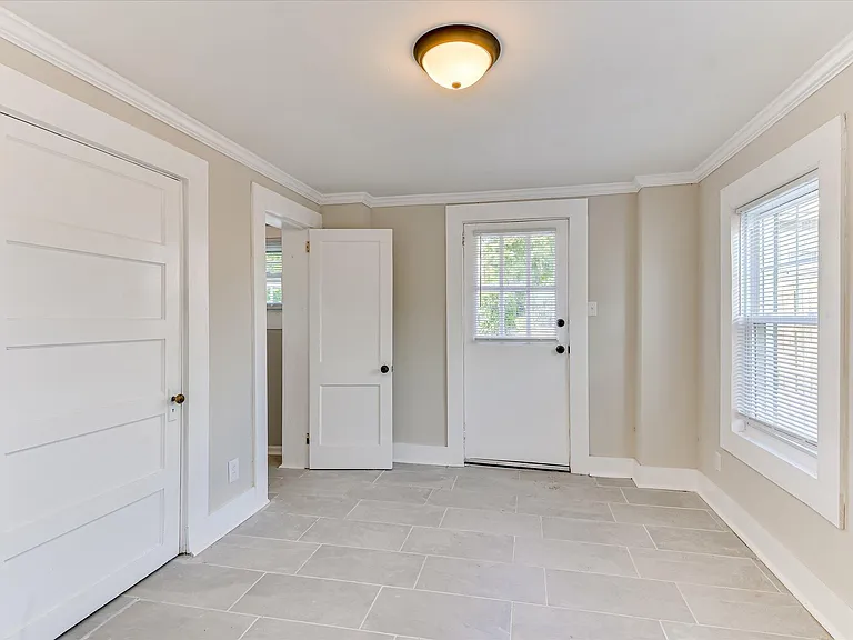 325 Meridian Ave — Photo 16