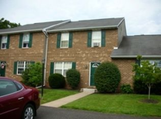 105 Dorchester Ln, Pottstown, PA 19465