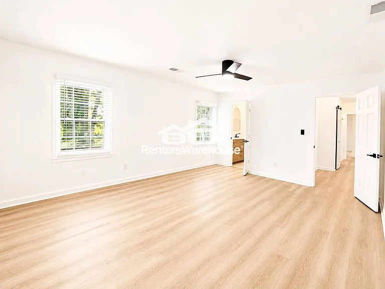 338 Travis St — Photo 23