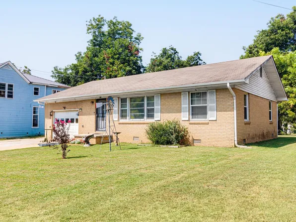 614 N 3rd St, Paragould, AR 72450