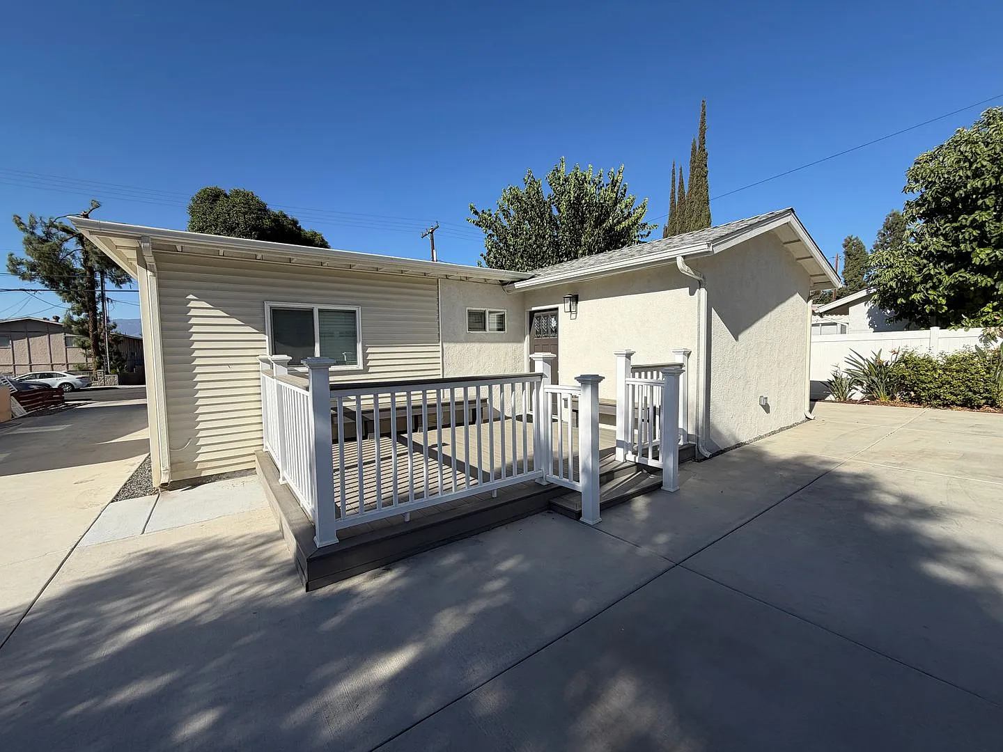 25461 Cole Street — Photo 2
