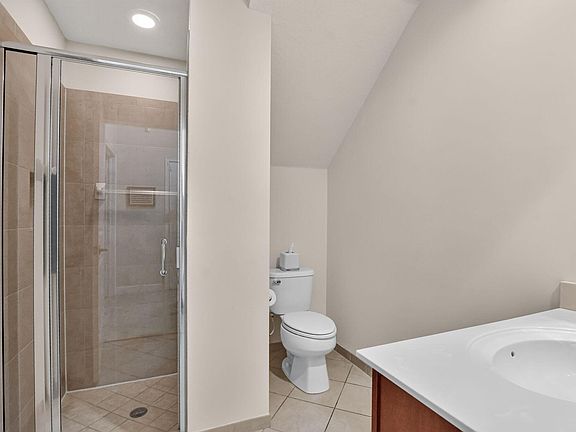 5th image of 27 NW Hawthorne Place