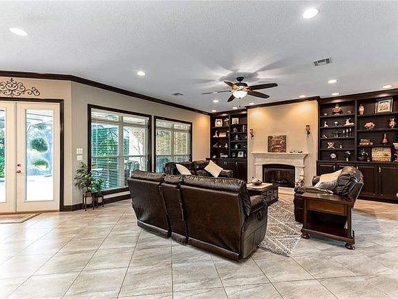 4th image of 2224 Sylvia Blvd