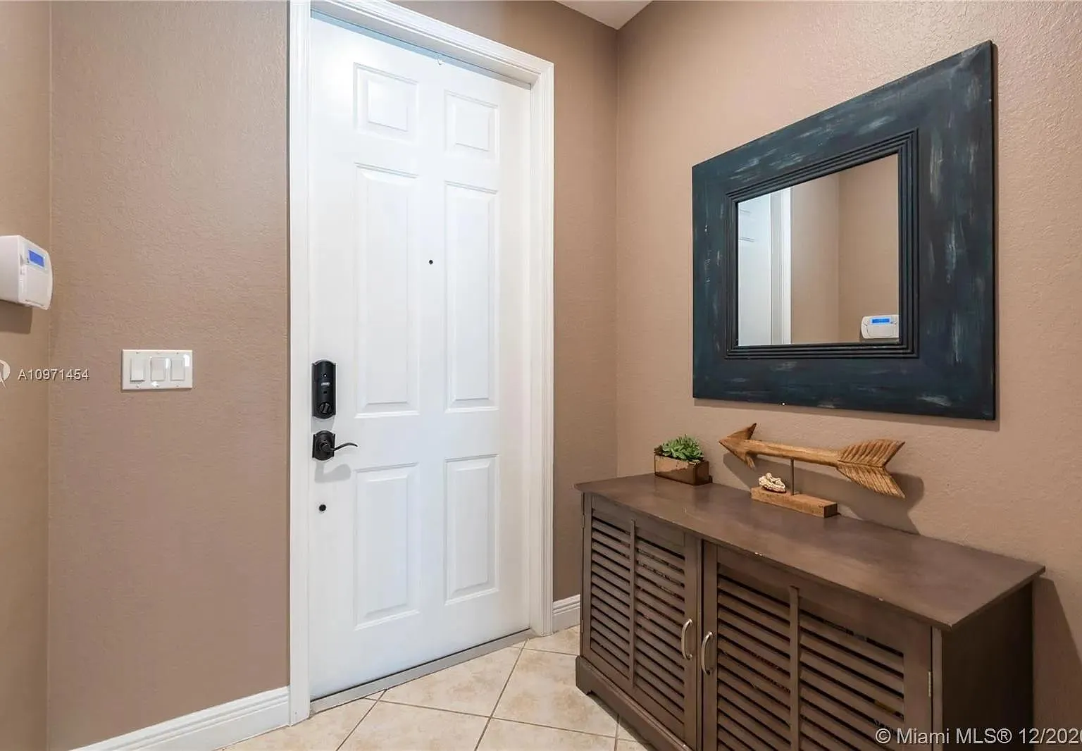 3 bed, 2.5 bath, 1700 sqft, $3,100 — Photo 2