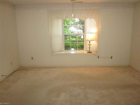 5th image of 847 Knightsbridge Dr