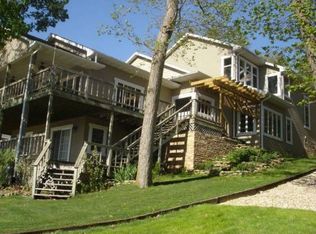 26201 212th Ave, Delhi, IA 52223