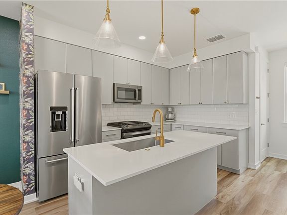 4th image of 653 Stadtbach St