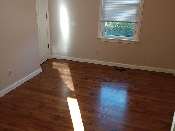 3rd image of 4317 Hunt Ave