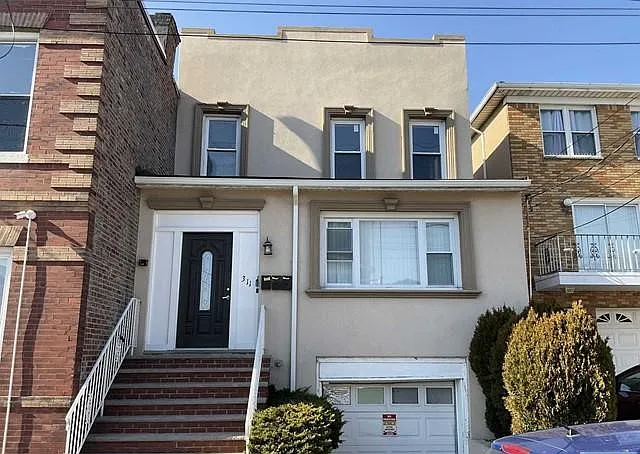 311 5th St #B — Photo 1
