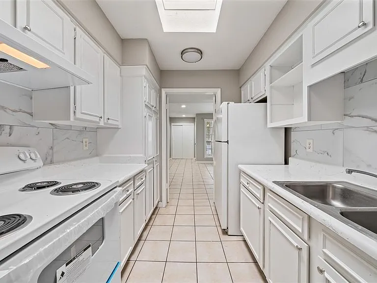 9809 Richmond Ave #E14 — Photo 10