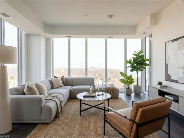 370 Martha St #2502, Burlington, ON L7R 2P7