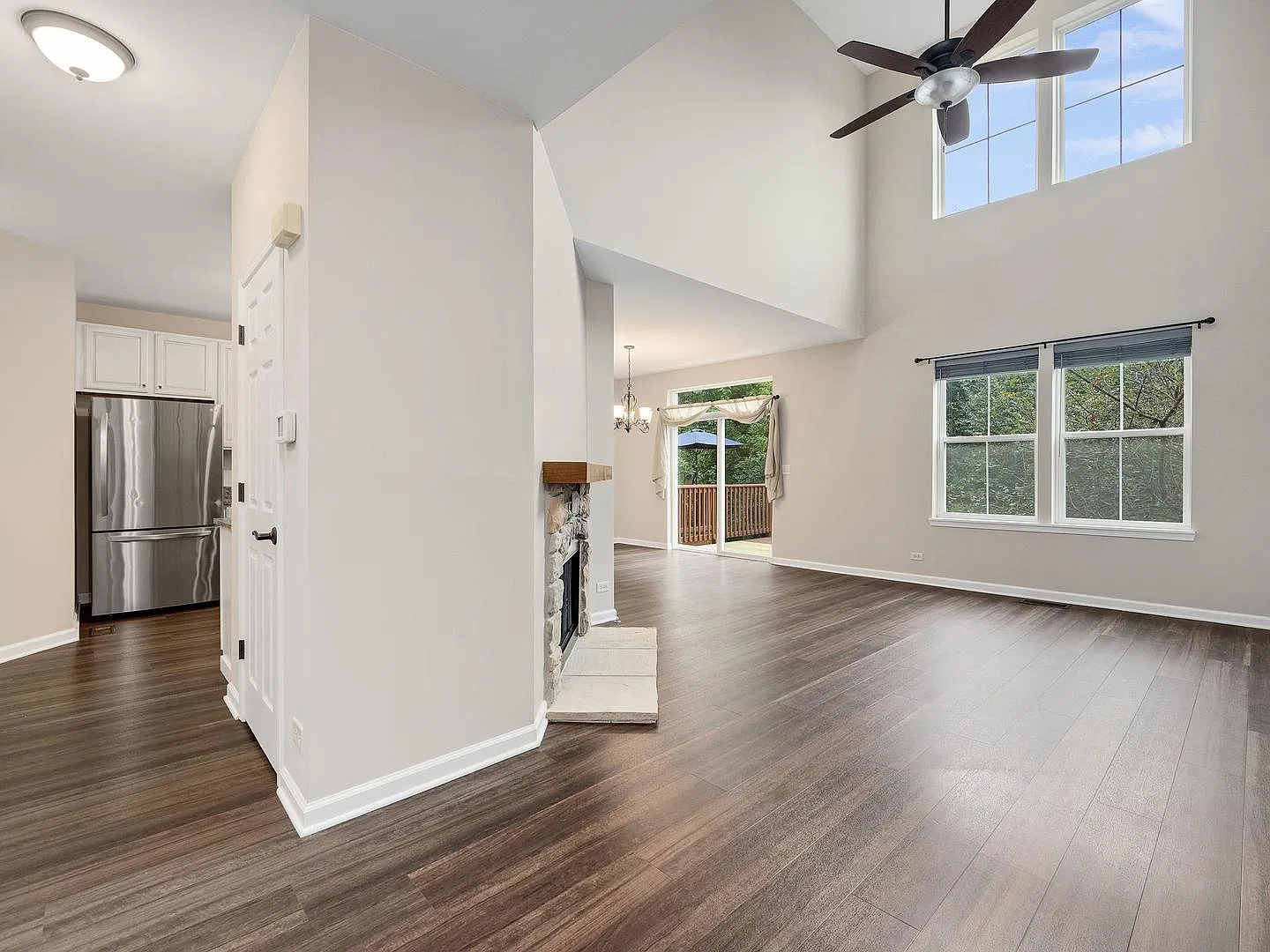 2 bed, 2.5 bath, 2100 sqft, $4,000 — Photo 3
