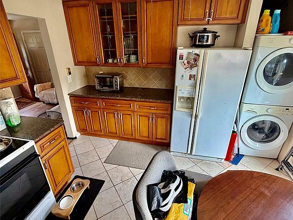 5th image of 998 Bowling Green Drive