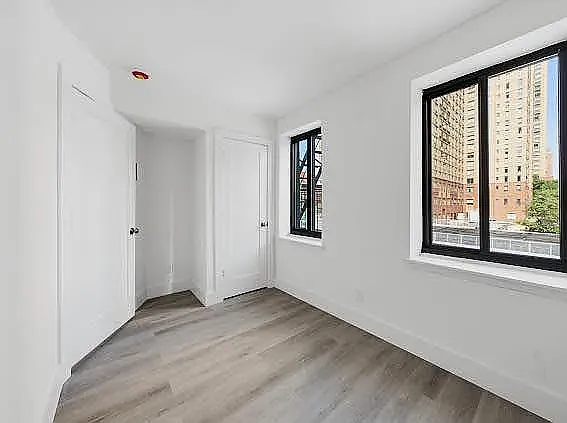300 E 96th St #2E — Photo 17