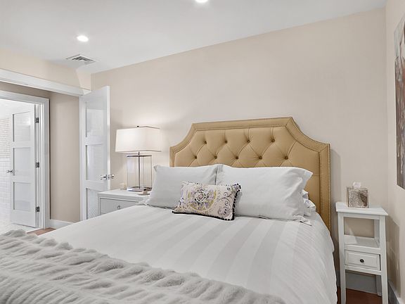 4th image of 1114 Madison Ave #10B