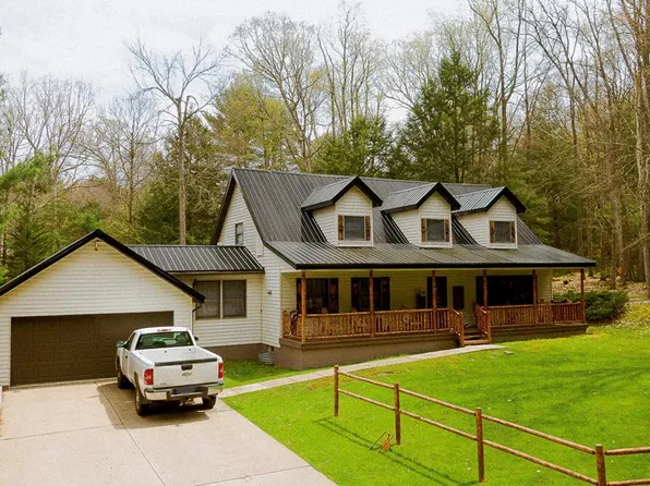 38 Oak Ln, Clarington, PA 15828