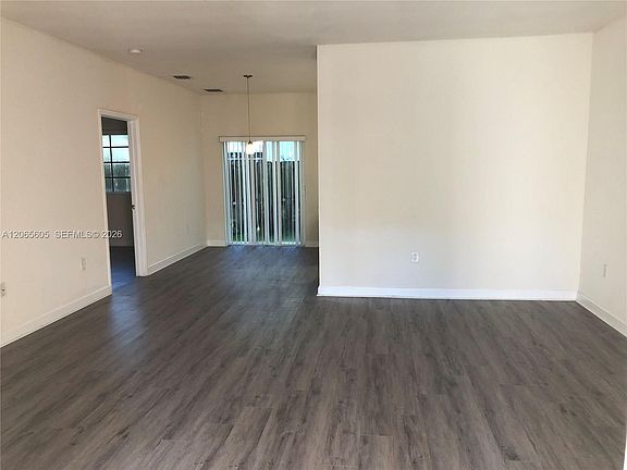 4th image of 2733 NE 3rd Ct Unit 103