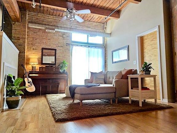 3rd image of 1740 N Maplewood Ave APT 310