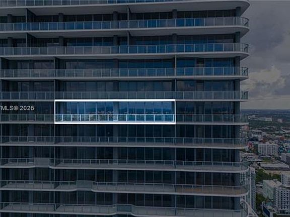 3rd image of 700 NE 24th St Unit 5402