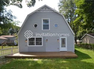 911 Paul St, McHenry, IL 60051