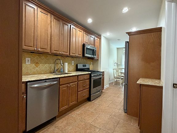 4th image of 132 Senator St Floor 1