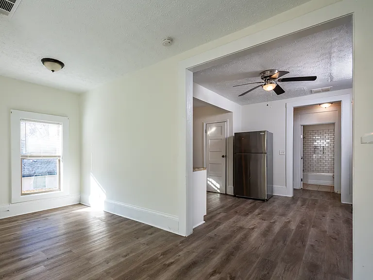 404 Paines Ave NW — Photo 6