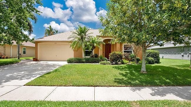 1st image of 830 HONEYSUCKLE DRIVE