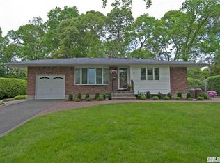 29 Coe Pl, Huntington Station, NY 11746
