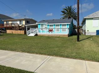 1223 S Live Oak St, Rockport, TX 78382