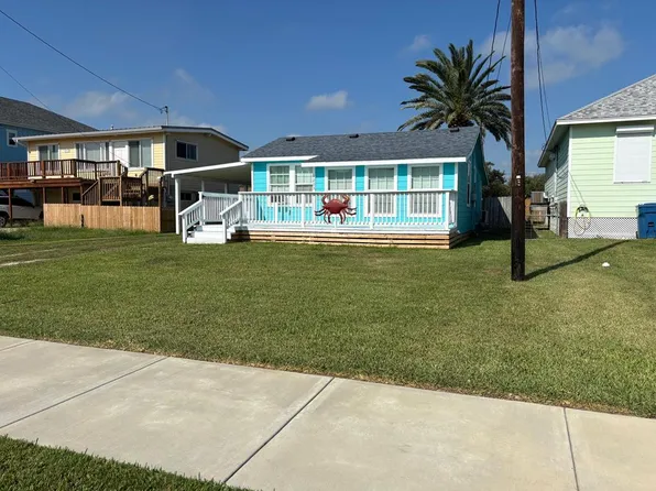 1223 S Live Oak St, Rockport, TX 78382