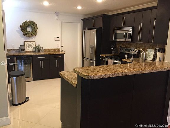 4th image of 861 Sevilla Cir #861
