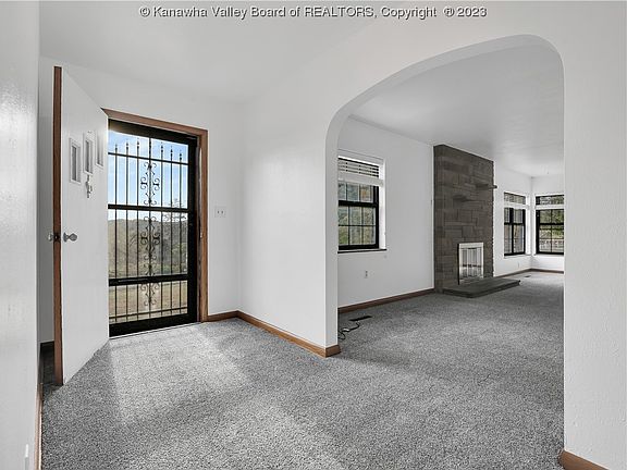 5th image of 14 Fairview Acres