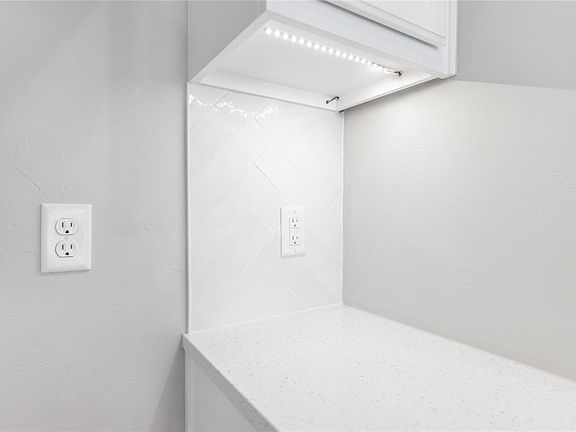 5th image of 13021 NE 8th St