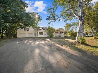 29 Thompson Rd, Veazie, ME 04401