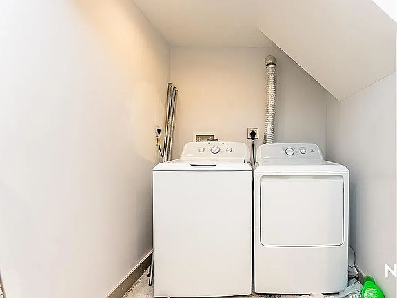 4th image of 536 Driggs Ave #1B