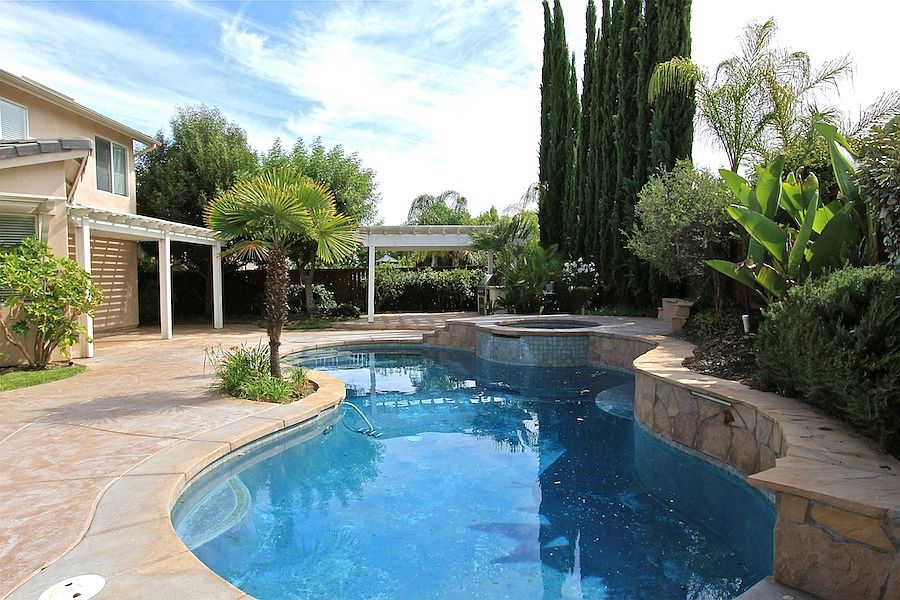 1st image of 41035 Burgess Ct