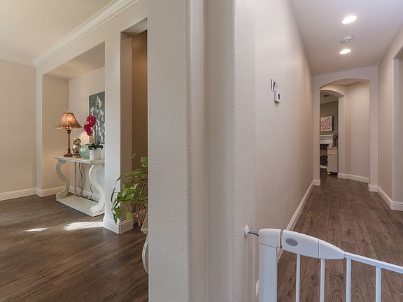 5th image of 624 W Conejo Ave