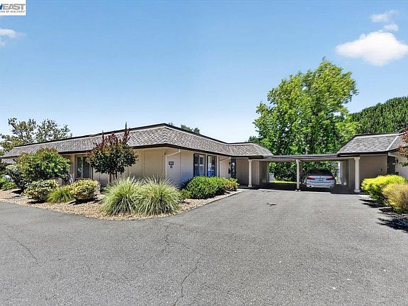 2nd image of 1912 Ptarmigan Dr APT 2