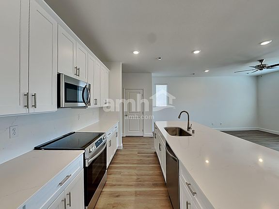 3rd image of 6465 Rush Ave