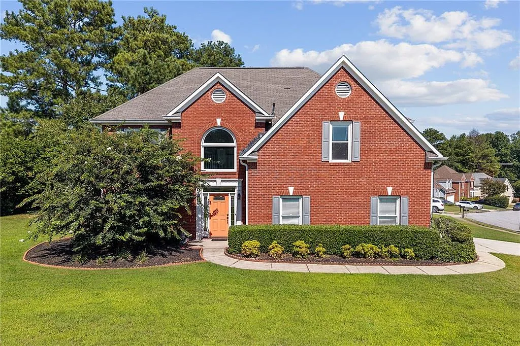 4 bed, 2.5 bath, 2706 sqft, $2,600 — Photo 1