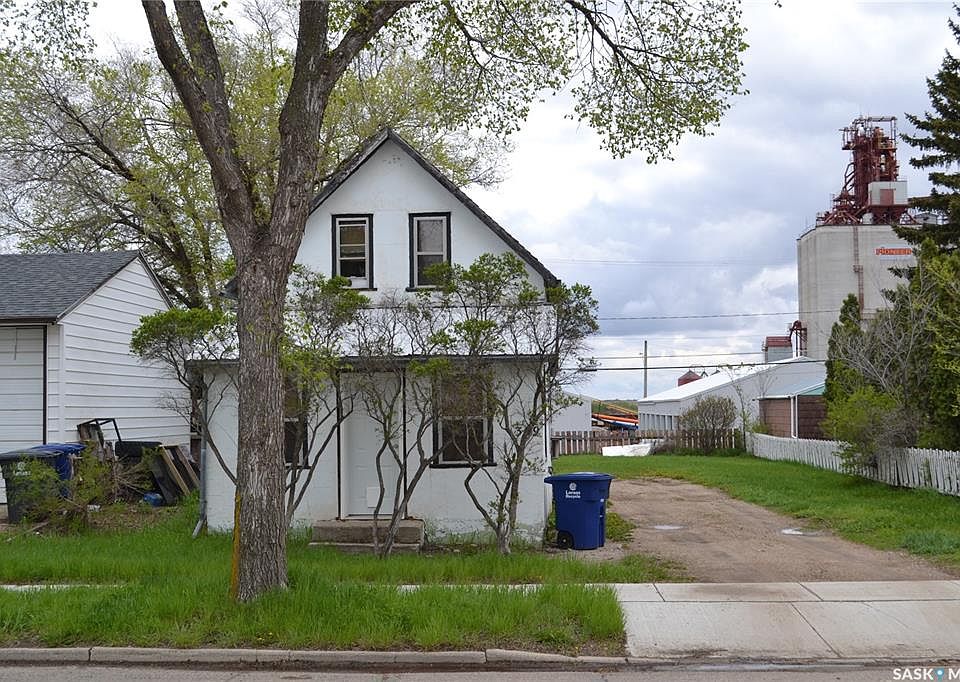 1st image of 309 1st AVENUE W