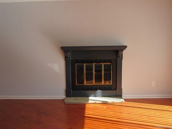 4th image of 302 Town Hill Road #302