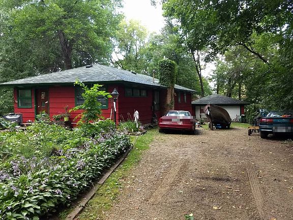 2nd image of 18950 Lake Ave