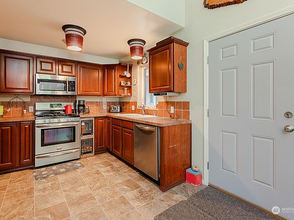 5th image of 21913 Promontory Court SE