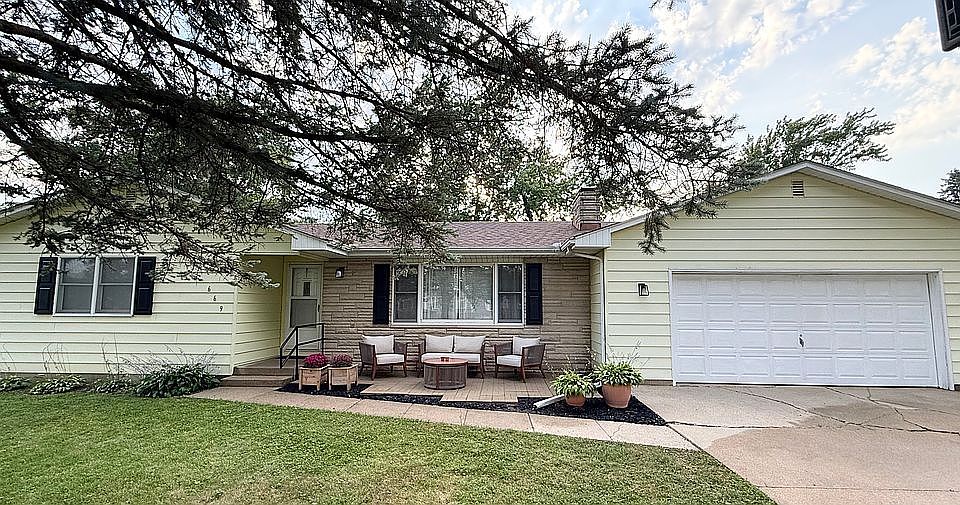 1st image of 669 Terrace Dr