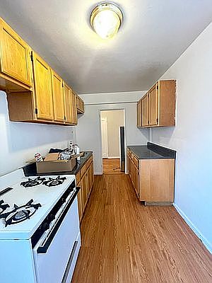 5th image of 63-95 Austin St APT 3E